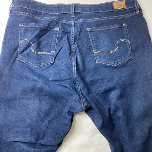 Signature Levi Strauss Mid Rise Skinny Plus Jeans - Picture 9 of 9